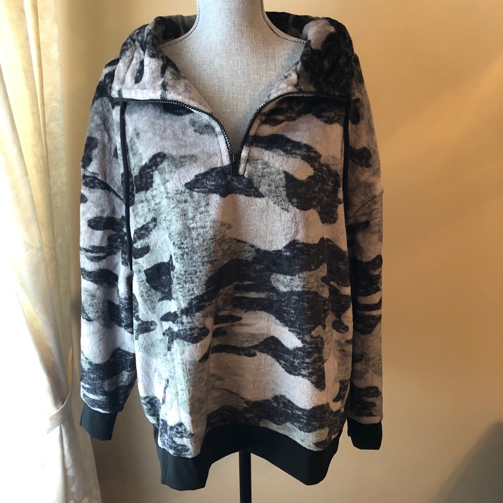 NWT Secret Treasures Half-Zip Camo Jacket